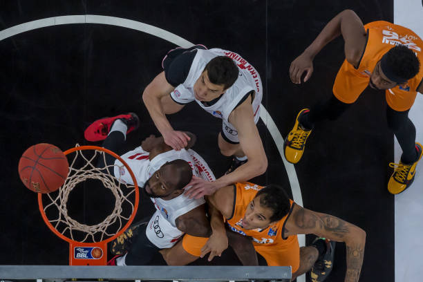 拜仁始终保 拜仁始终保